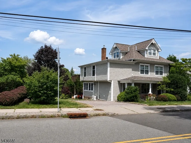 178 E Lindsley Rd #2 — Photo 2