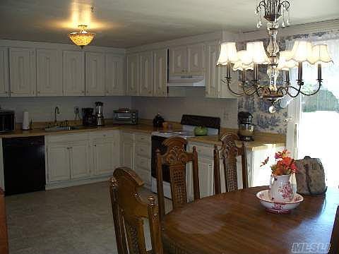 3rd image of 37 Blackpine Dr