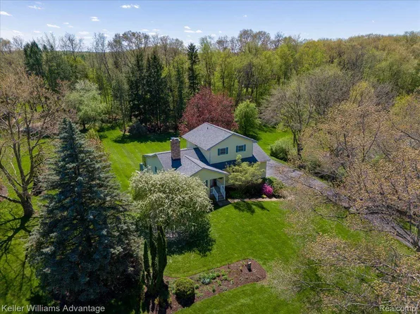 297 Tamarack Dr, Saline, MI 48176