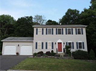 8 Country Hollow Rd, Naugatuck, CT 06770