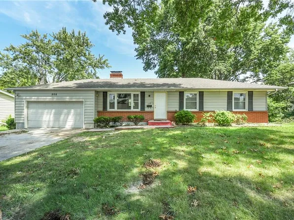 208 NW 73rd St, Gladstone, MO 64118