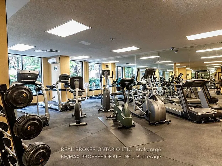 633 Bay St #2021 — Photo 24