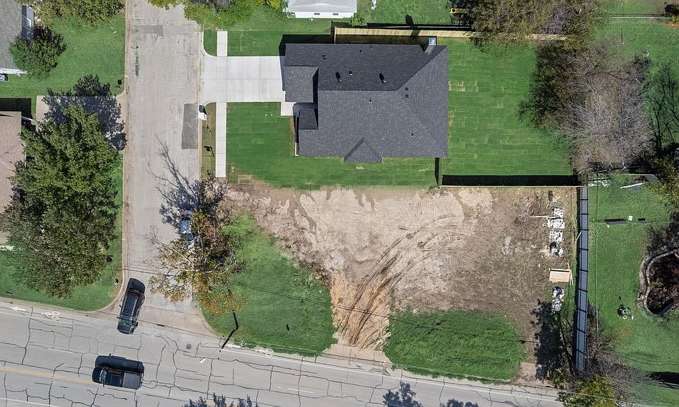 1st image of 800 Vaquero St