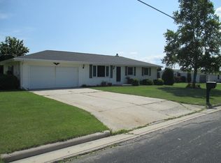 1125 College Ave, Howards Grove, WI 53083