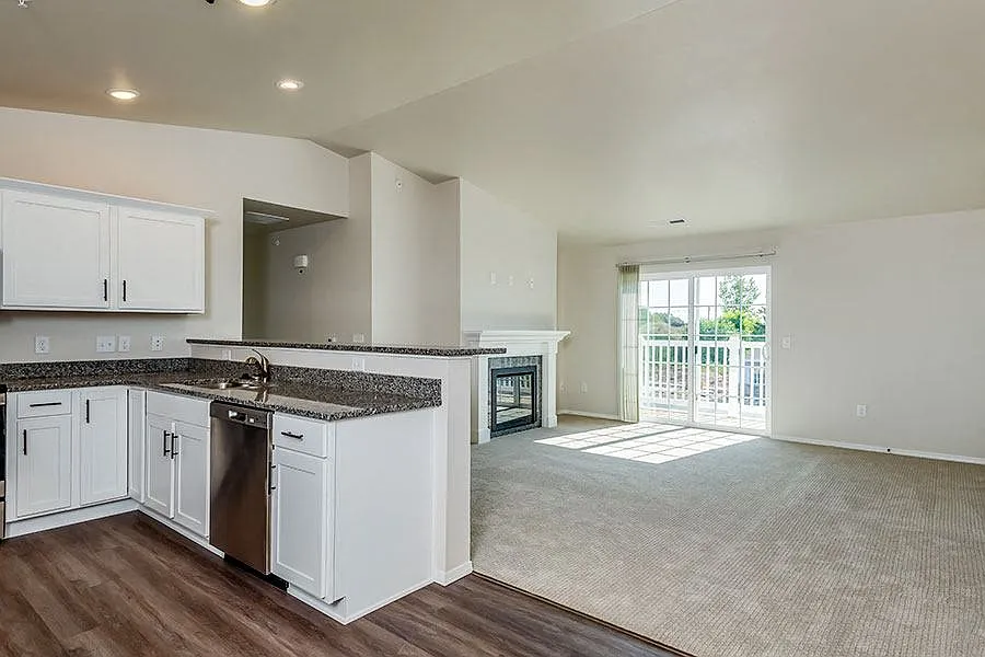 The Peninsula Apartments — Photo 4
