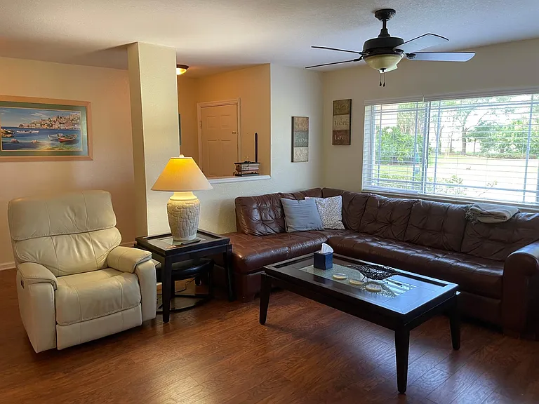 161 SW Palm Dr — Photo 3
