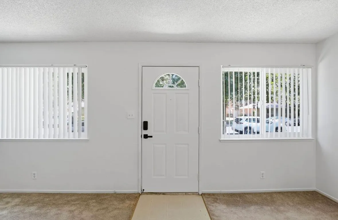 2 bed, 810 sqft, $1,650 — Photo 2