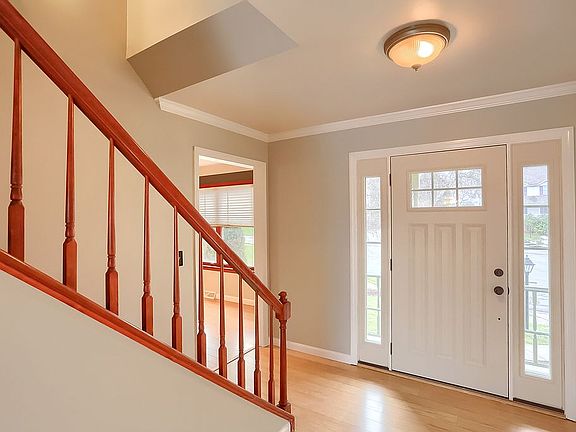 2nd image of 202 Farmview Ct