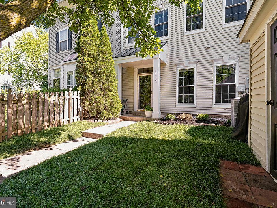 1st image of 816 Estuary Dr