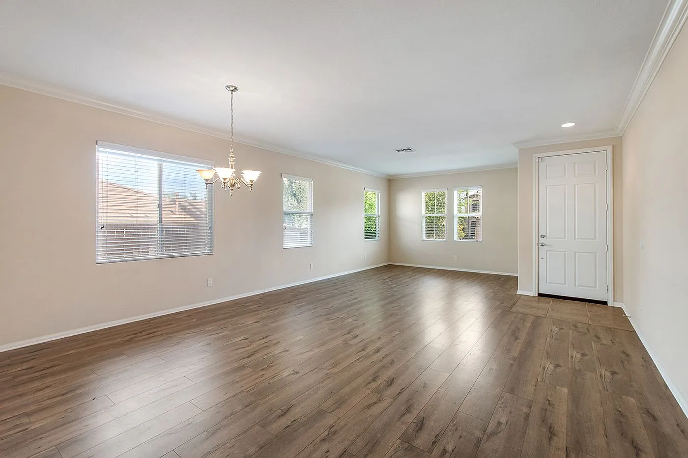 4 bed, 3178 sqft, $3,695 — Photo 3
