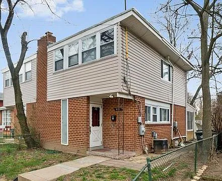834 Eastern Ave NE photo 1