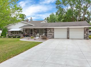 636 Riverside Dr NE, Saint Cloud, MN 56304