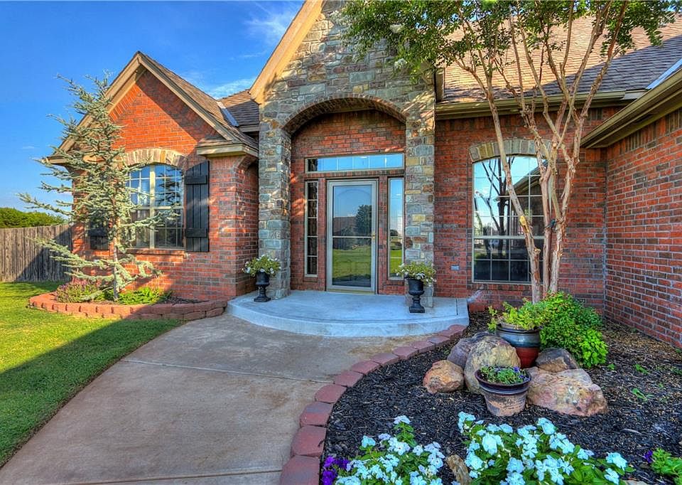 1st image of 4414 Topaz Cir