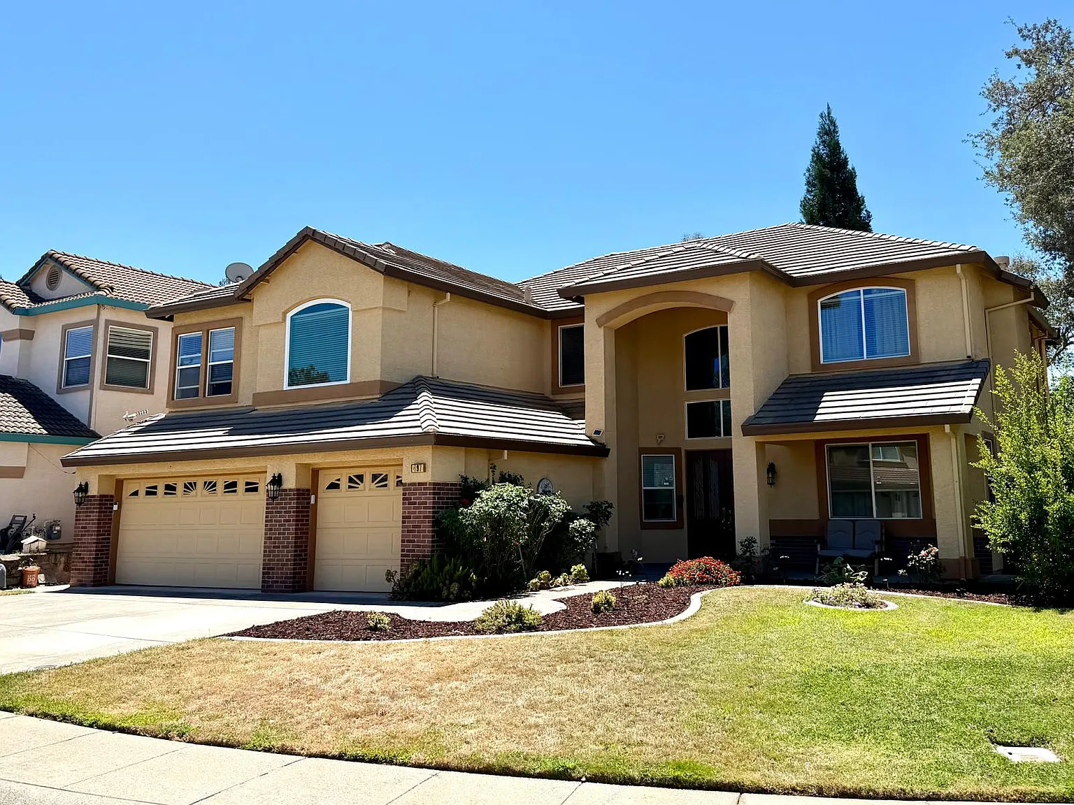 5 bed, 4090 sqft, $5,200 — Photo 2