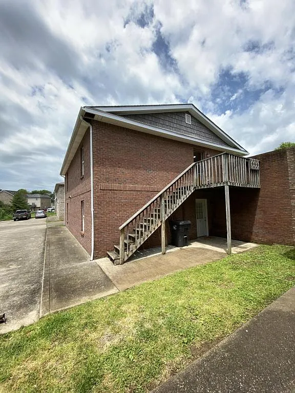 409 Sara Leigh Dr, apt. 1 — Photo 2