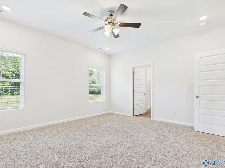 1325 Eidson St — Photo 14