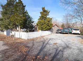 84 Point Rd, Flanders, NY 11901