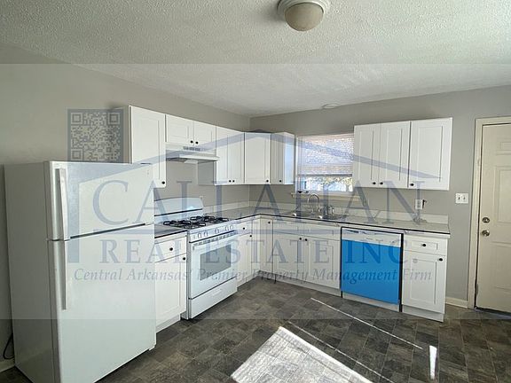 3rd image of 901 W 43rd St