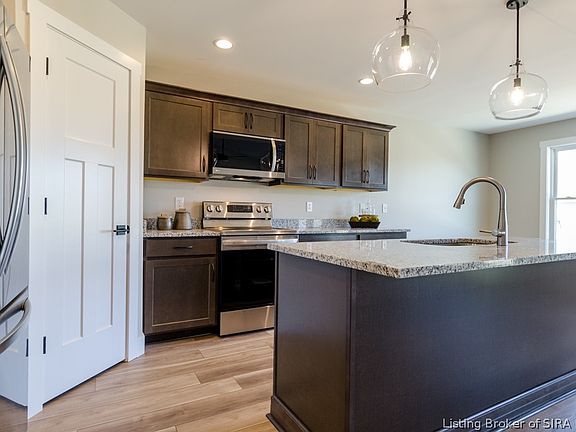 5th image of 143 Emerald Court