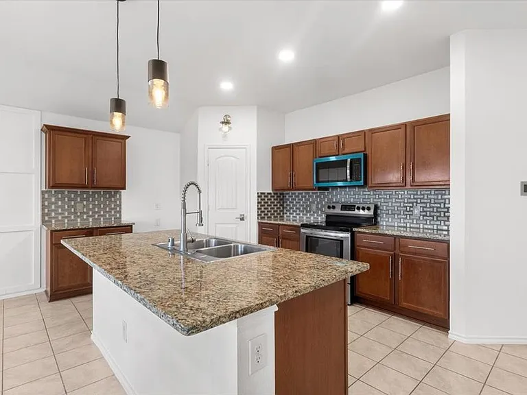 803 Quartz Trl — Photo 12