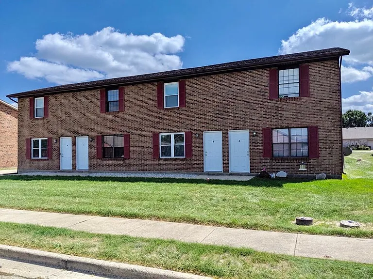 1550 Hawk Cir — Photo 1