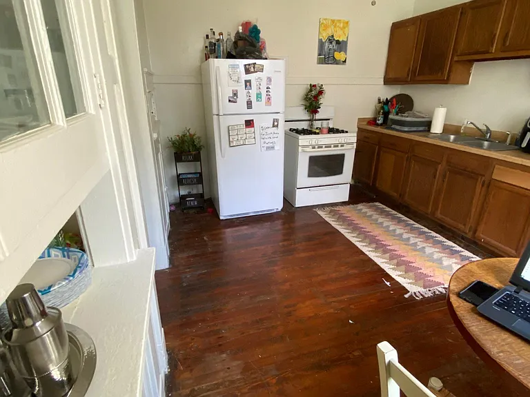 1822 Broadway St — Photo 4