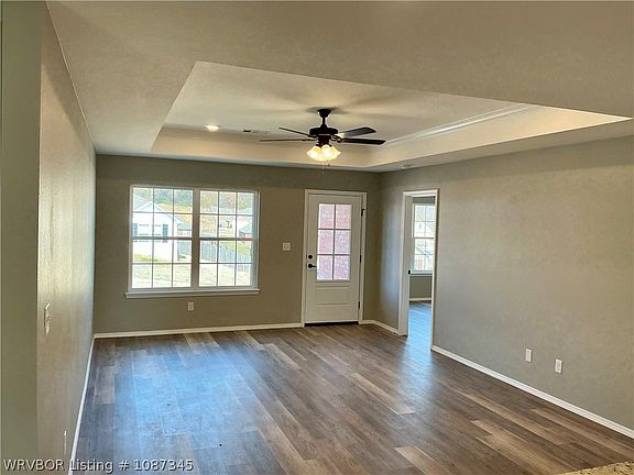 3rd image of 2028 Wisteria Ln