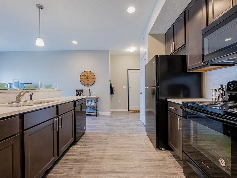 White Oak Apartments — Photo 11