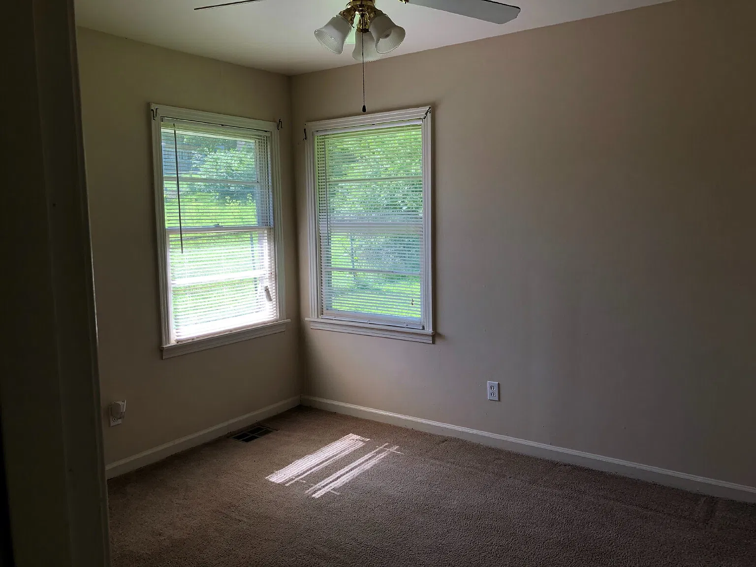 3 bed, 1.5 bath, 1240 sqft, $1,250 — Photo 3