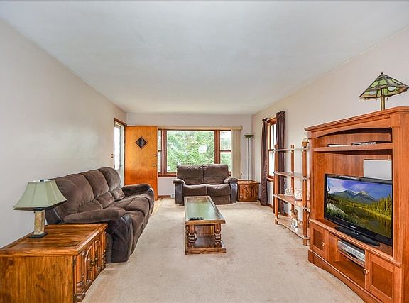 3rd image of 6624 Parkside Dr