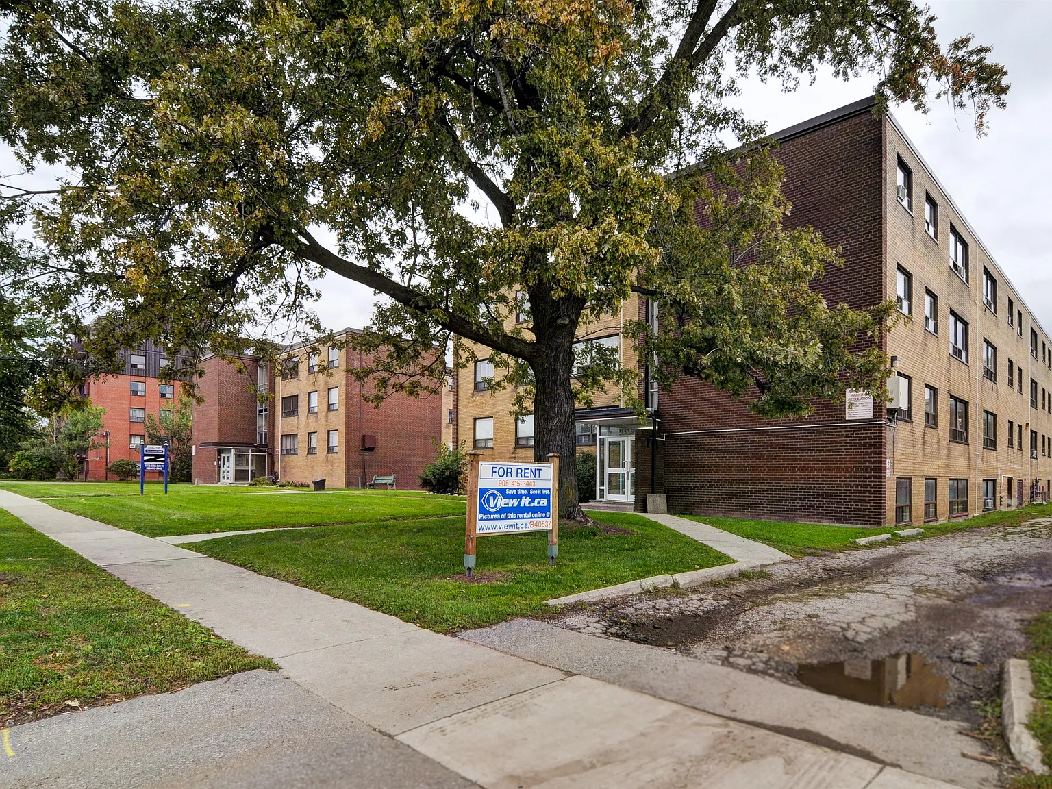 1535 Birchmount Apartments — Photo 3