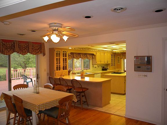 4th image of 29W410 Forestview Dr