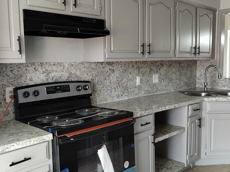 2 bedroom apartment 1317 sq ft huge kitchen new appliances beautiful counter tops and new sink and faucet
