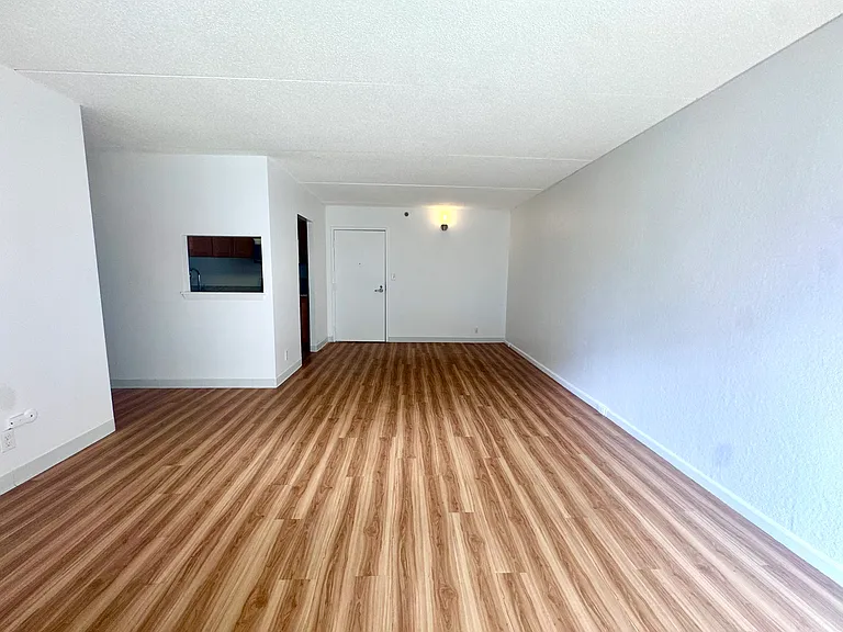 131 Park St #404 — Photo 6