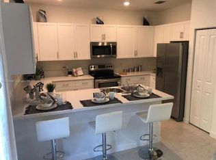 582 NE 207th St #0, Miami, FL 33179