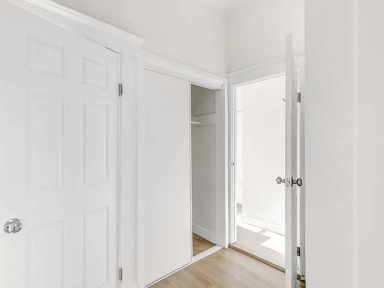 1618 E. Vernon Ave — Photo 9
