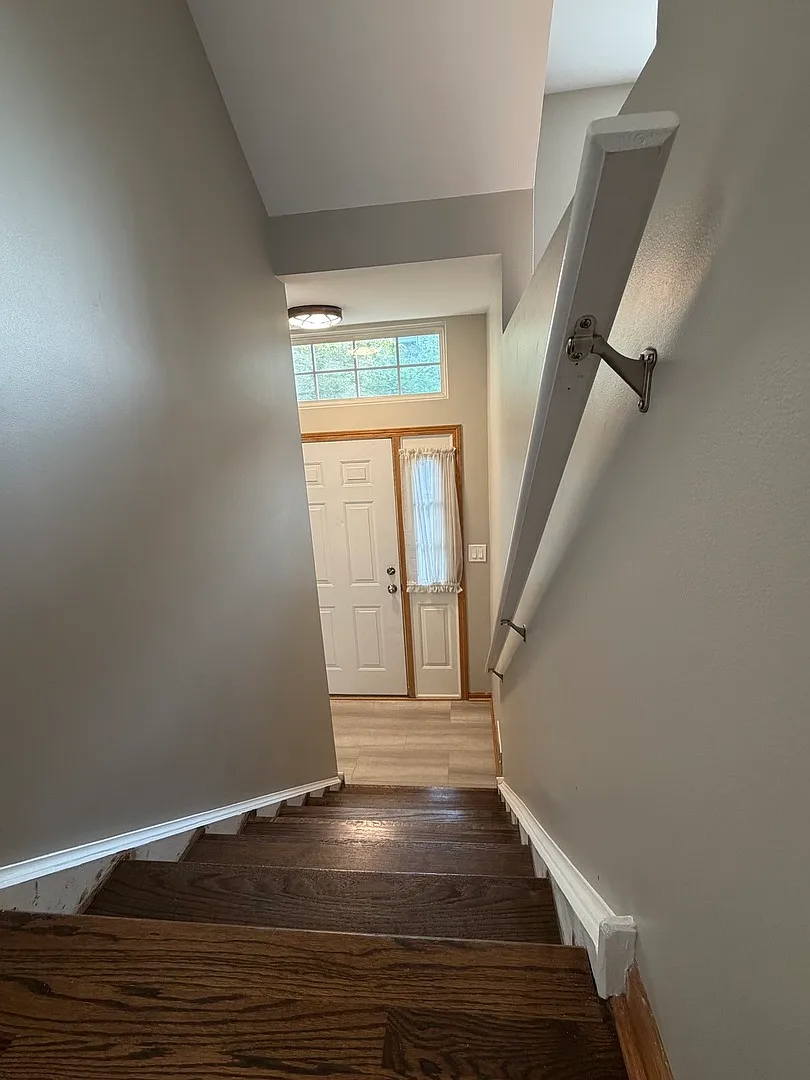 3 bed, 2.5 bath, 1806 sqft, $2,975 — Photo 3