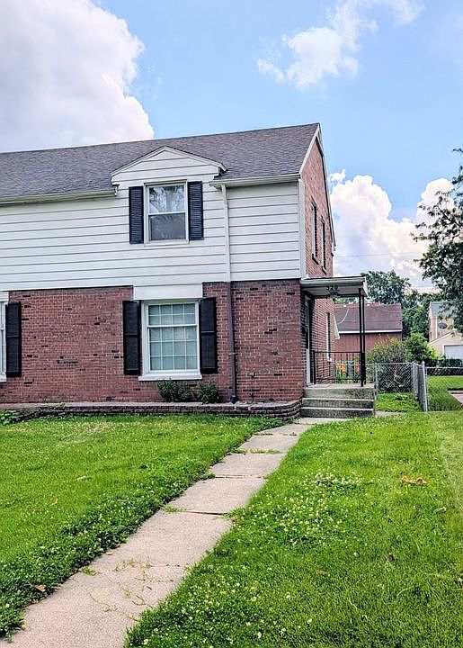 1st image of 320 Beacon Pl