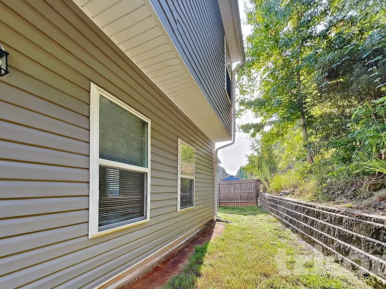 917 Leatherstone Ln — Photo 16