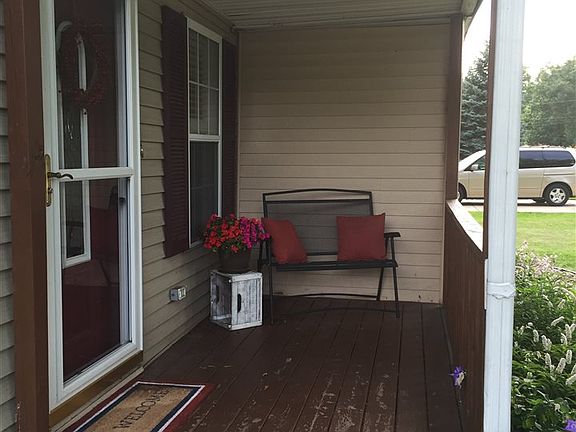 2nd image of 919 W Catalpa Dr