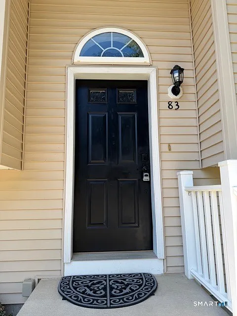3 bed, 1.5 bath, 1800 sqft, $3,200 — Photo 2