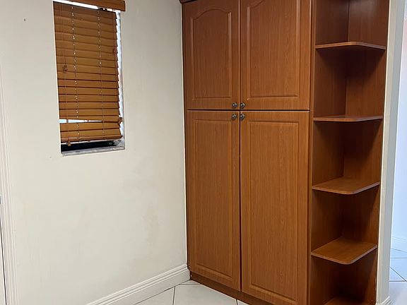 4th image of 1800 W 54th St APT 109