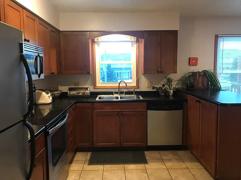1351 Dolen Pl — Photo 5