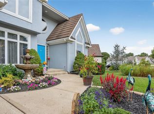 14226 S Shannan Ln, Olathe, KS 66062
