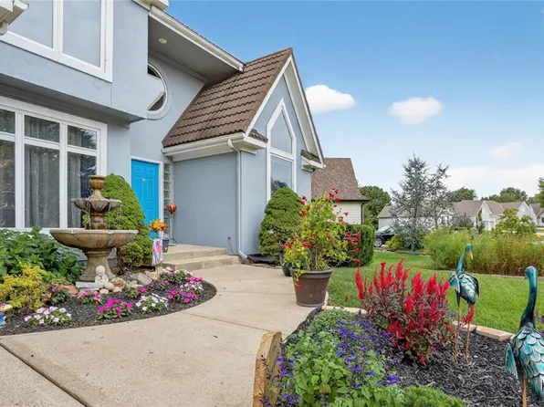 14226 S Shannan Ln, Olathe, KS 66062