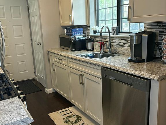 4th image of 34 Elmwood Park Dr Unit 25