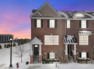 47701 Hillcrest Dr, Northville, MI 48168