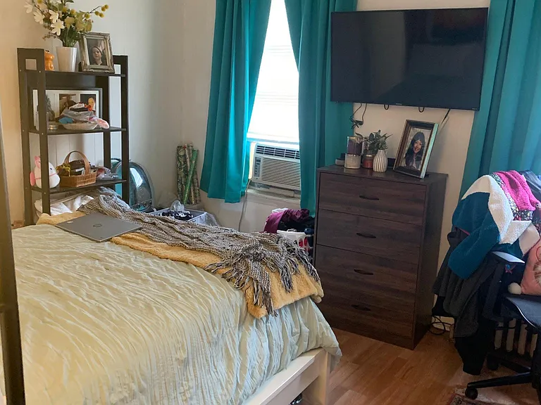 1833 Daly St #B — Photo 6