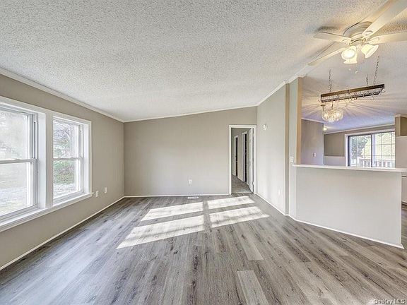 5th image of 157 Highland Ave