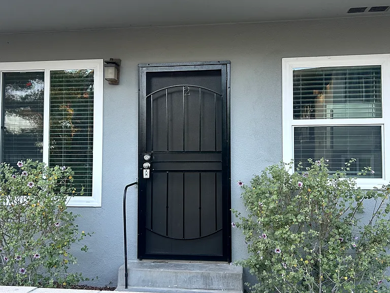 305 N Signal St #2 — Photo 2